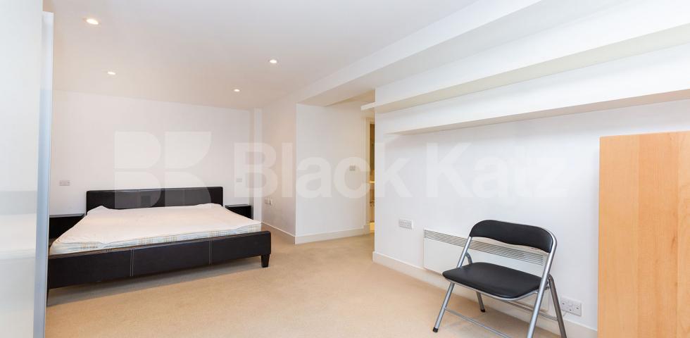 Fantastic modern 2 bed 2 bath flat within a private development  York Way, Camden / Caledonian Road 